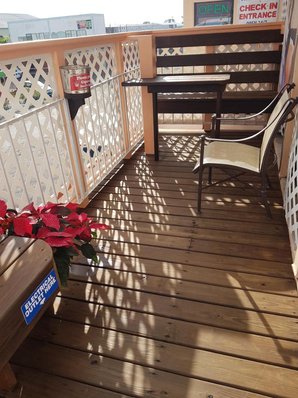 ناسو Hibiscus Inn Hotel المظهر الخارجي الصورة
